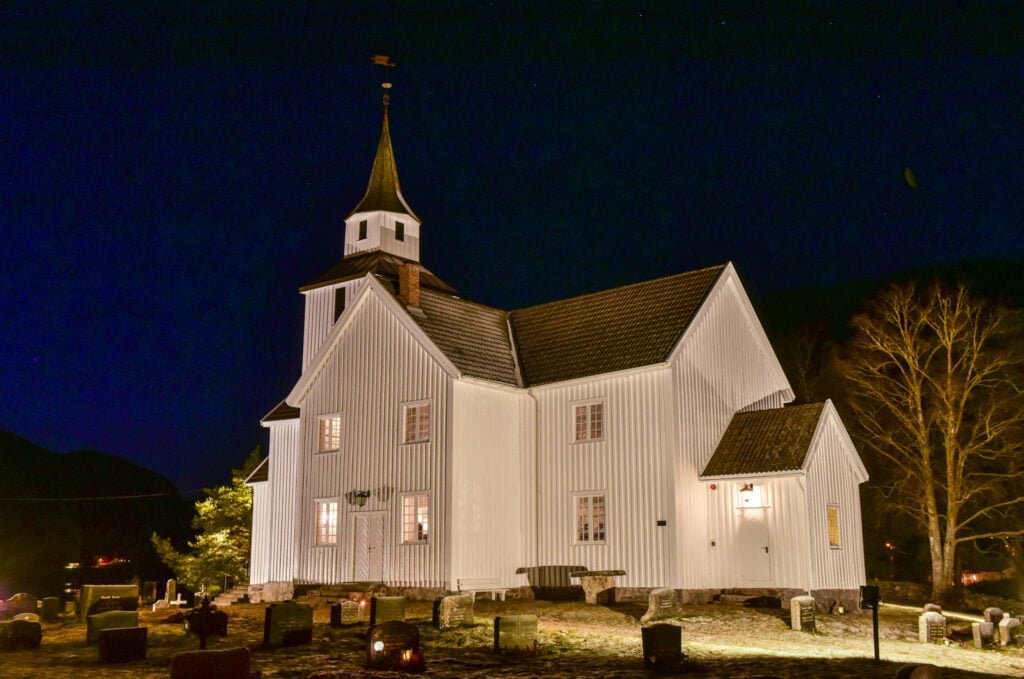 Bygland kyrkje. Foto.