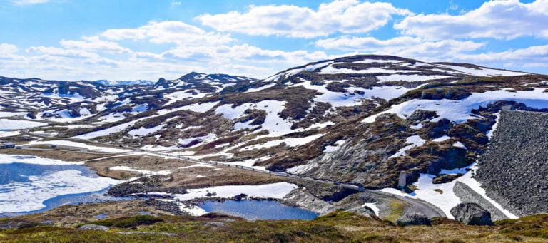 Brokke-Suleskarvegen ved Roskreppfjorden.