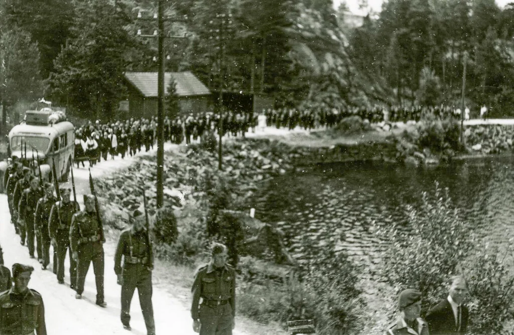 GRavferdsfølge for Knut O. Bø på Byglandsford. Foto.