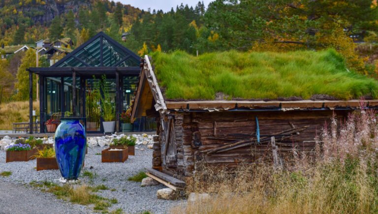 Brokkestøylen med glasskafeen. Foto.