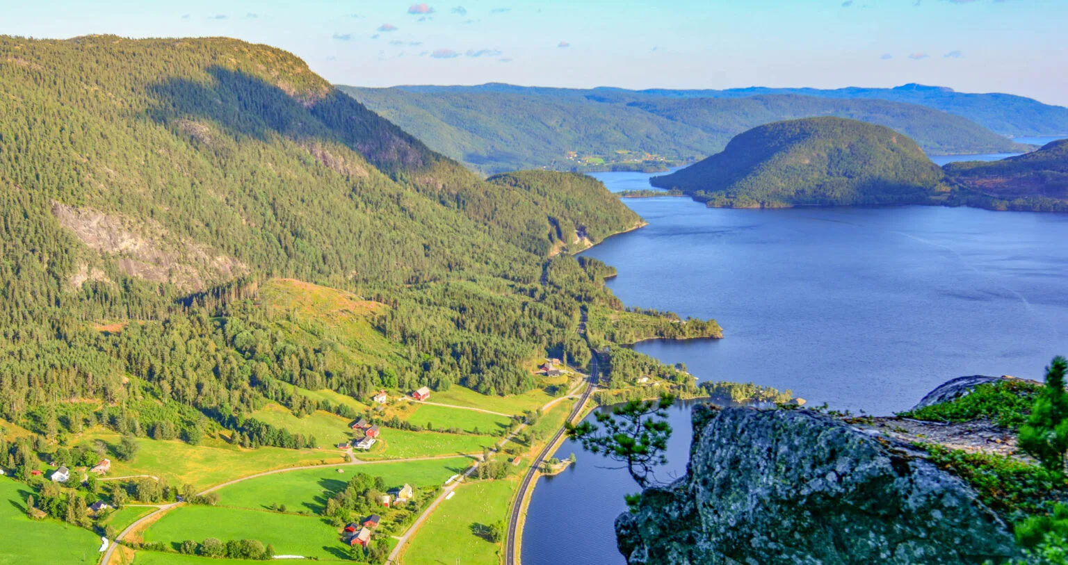 Utsikten sørover fra Ørnenapen. Foto.