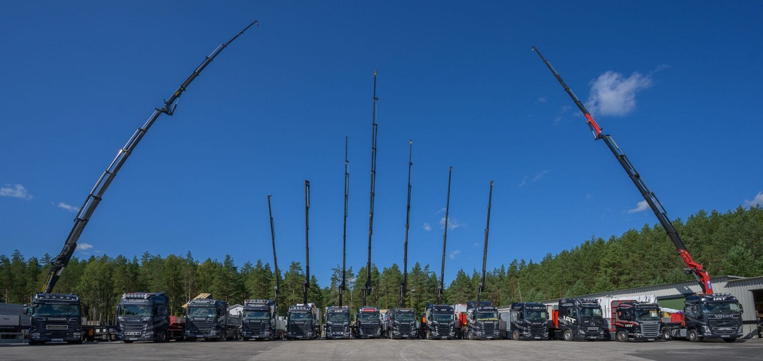 Litt av bil- og utstyrsparken hos Indre Agder Transport. Foto: