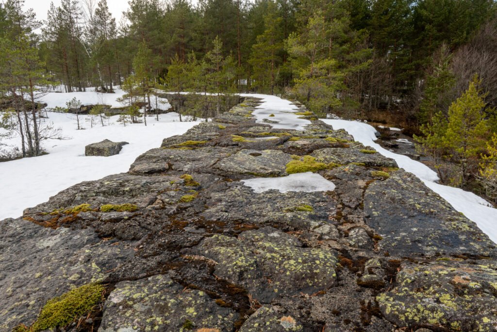Nærbilde av steinskjermen under Byglandsfjord dam. Foto.