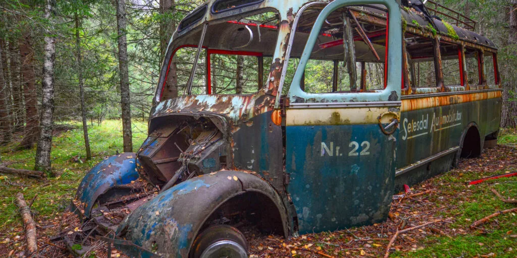 "Friluftsbussen" på Storøy i Otra på Granheim, 2019. Foto.