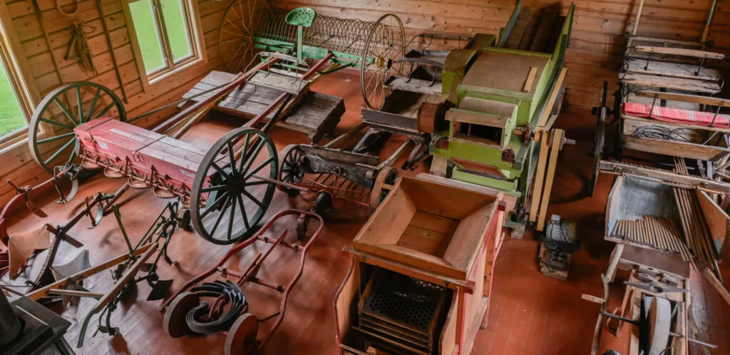 Frå gardsmuseet i Lidi. Innandørs. Foto.