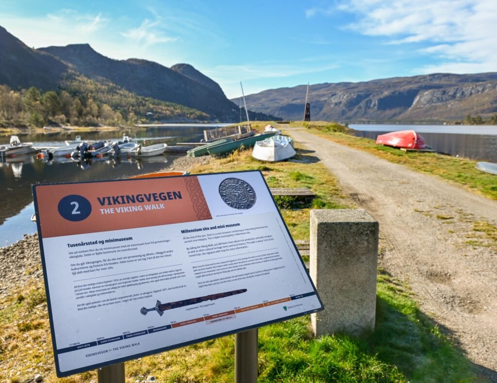 Starten av turen ved den lange moloen i Hegni friluftspark. Foto.