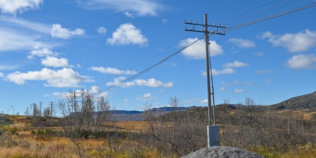 Telefonlinja mellom mellom Hovden og Bjåen. Foto