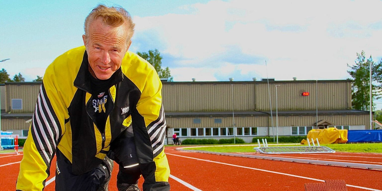 Odd Harald Robstad i startblokka på Hornnes stadion. Foto