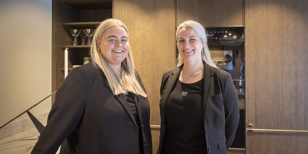 Sara Bjørndal (t.v.) og Line Risdal er dei to me treff i butikken framover. Portrettfoto.