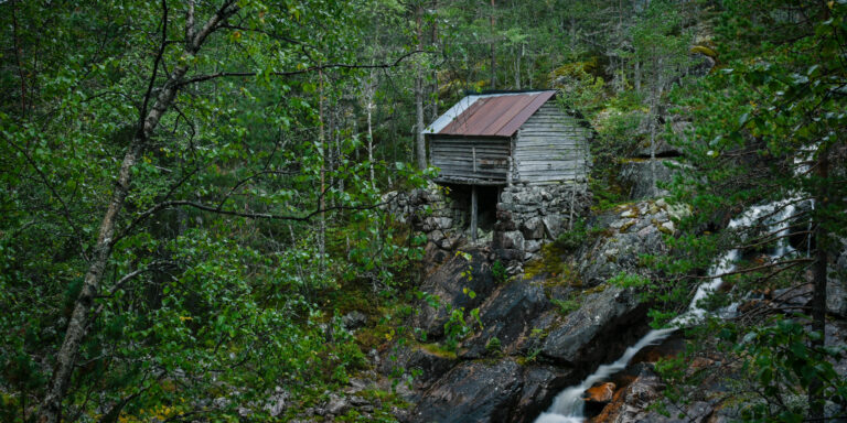 To fine kvernhus i Kåvåne