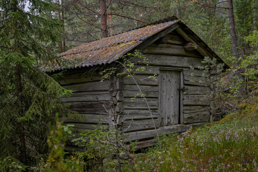 Kvernhuset på Uppstadsida av elva. Nærbilete.