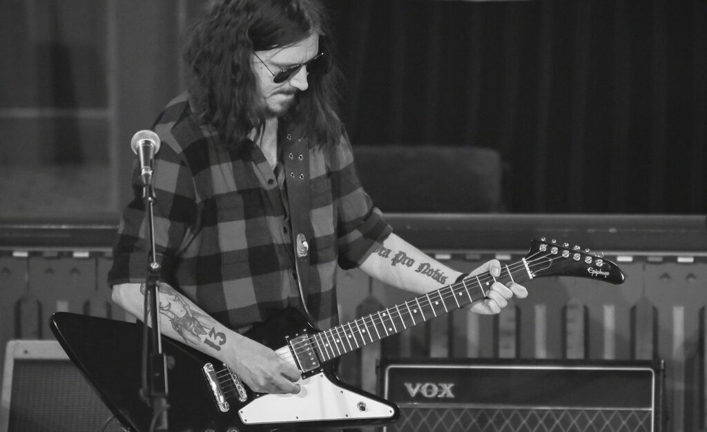 Alf Andrew Pedersen under den fabelaktige U2-konserten i Evje kyrkje (2022). Foto